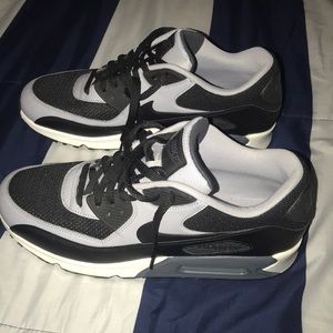 Nike AIR MAX 90 Essentials